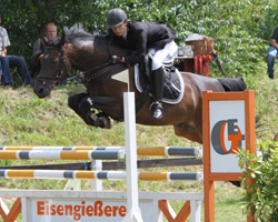Dreifache Siegerin in den L- und M-Springen in Torgelow wurde Gesine Jürgens - hier auf Gasponier. Dreifache Siegerin in den L- und M-Springen in Torgelow wurde Gesine Jürgens - hier auf Gasponier.